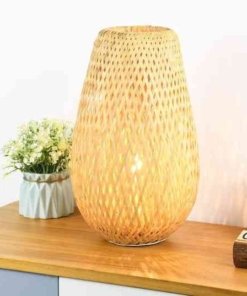 Lámpara de mesa de bambú con pantalla hecha a mano