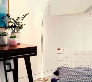 Lámpara de pie regulable de estilo urbano contemporáneo