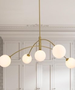 Candil moderno dorado con globos de vidrio lechoso, 5 luces