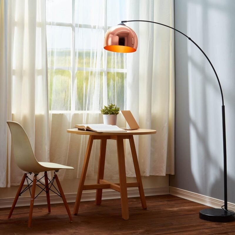 Lámpara de piso para sala: cómo elegir la ideal (altura, luz y dónde ponerla)